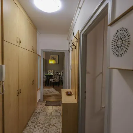 Koezel A Strandhoz Apartmán *