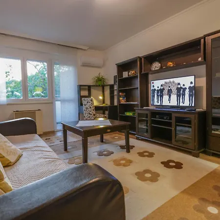 Koezel A Strandhoz Apartmán