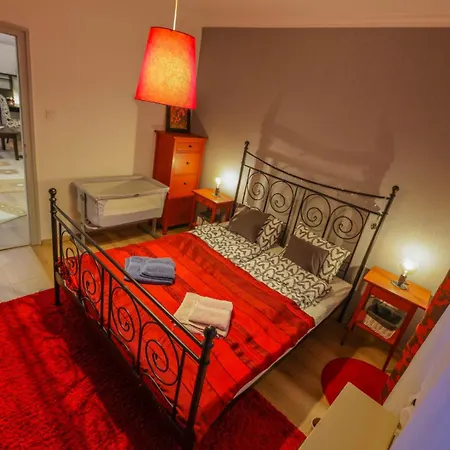 Koezel A Strandhoz Apartmán *